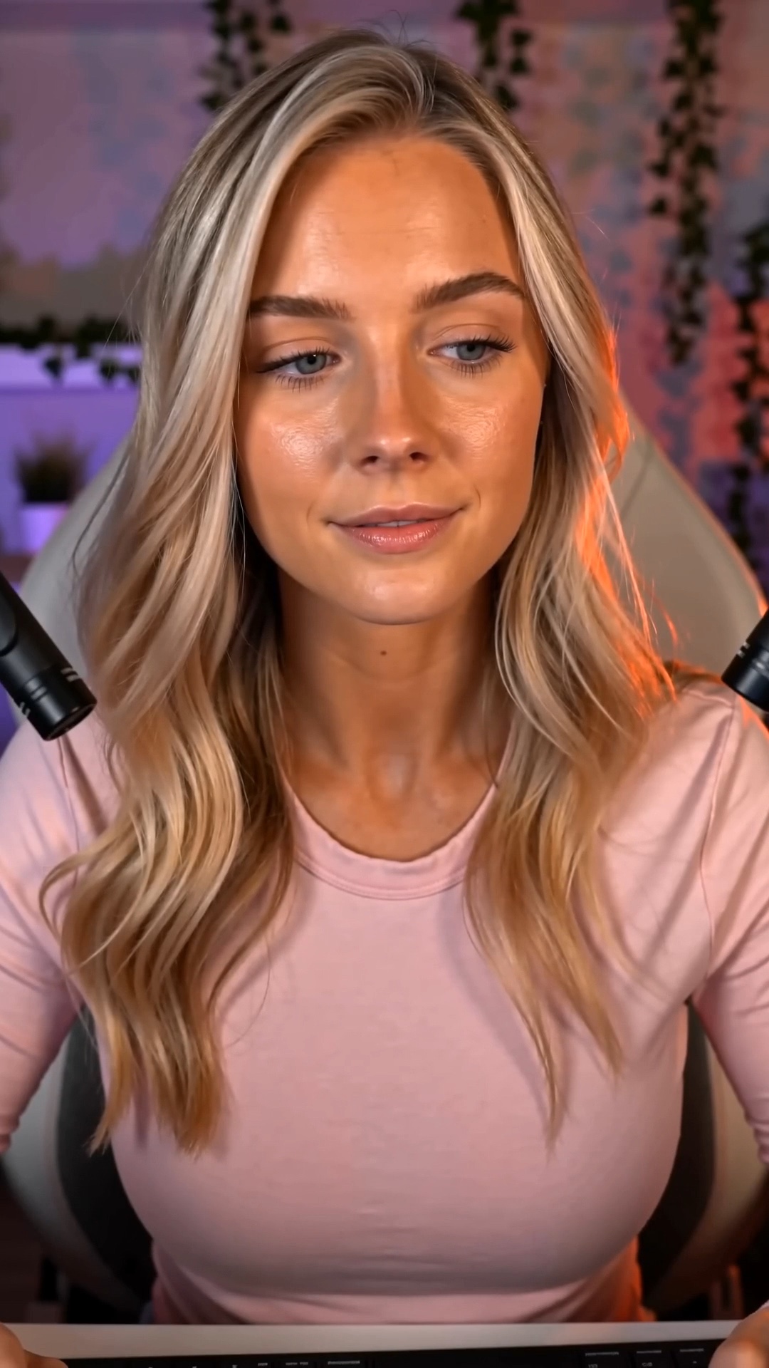 Creator reacting during a LIVE